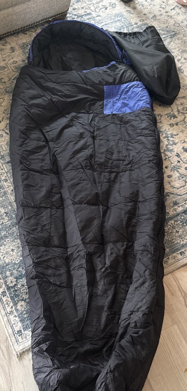 Cabelas Trekker V Quallofil Sleeping Bag / CLEAN / Mummy Style 28”By 78”